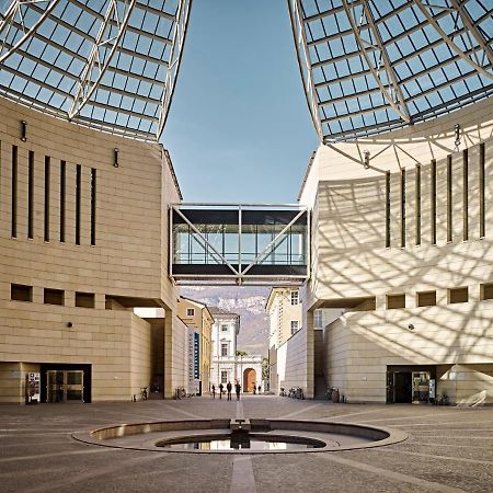 Smart Apartments Palazzo Mazzini 로베레토 외부 사진