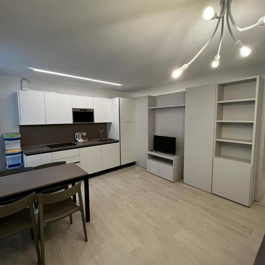 Smart Apartments Palazzo Mazzini 로베레토 외부 사진
