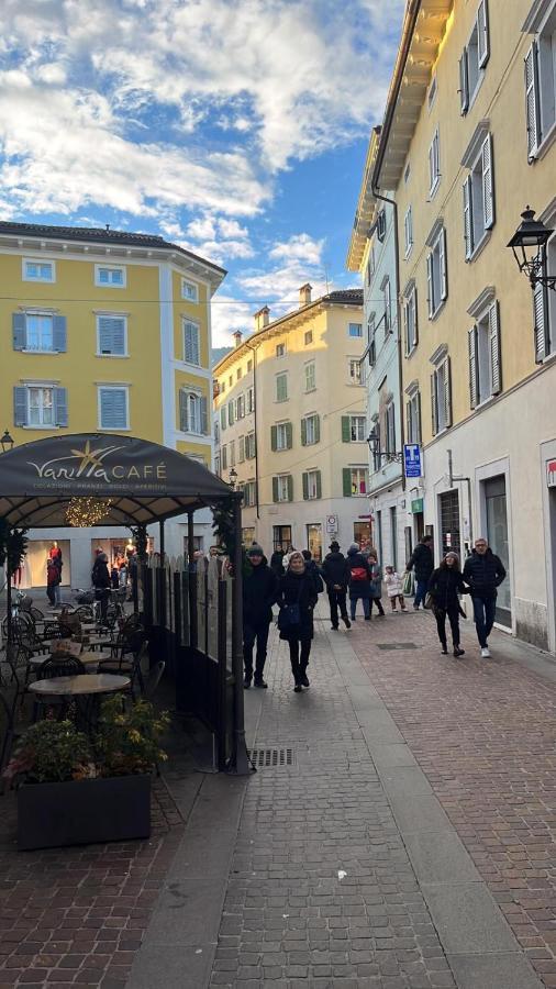 Smart Apartments Palazzo Mazzini 로베레토 외부 사진