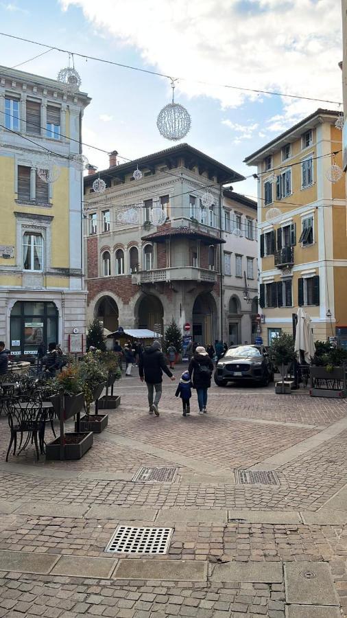 Smart Apartments Palazzo Mazzini 로베레토 외부 사진